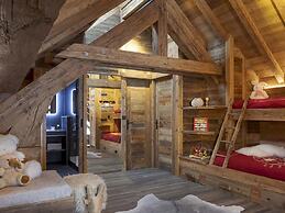 Lush Chalet With hot tub and Sauna