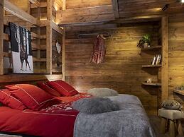Lush Chalet With hot tub and Sauna