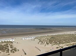 Apartment in Nieuwpoort With sea View