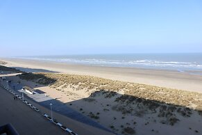 Apartment in Nieuwpoort With sea View