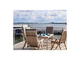 Houseboat Liliput Comfortable Holiday Residence
