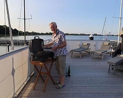 Houseboat Liliput Comfortable Holiday Residence