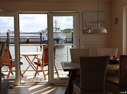 Houseboat Liliput Comfortable Holiday Residence