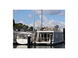 Houseboat Liliput Comfortable Holiday Residence