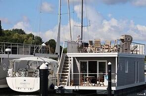 Houseboat Liliput Comfortable Holiday Residence