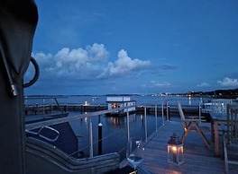 Houseboat Liliput Comfortable Holiday Residence