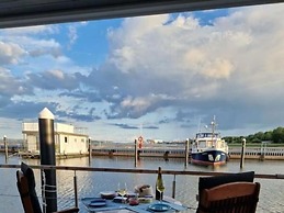 Houseboat Liliput Comfortable Holiday Residence