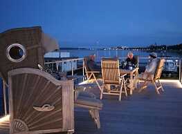 Houseboat Liliput Comfortable Holiday Residence