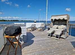 Houseboat Liliput Comfortable Holiday Residence