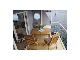 Houseboat Liliput Comfortable Holiday Residence