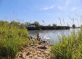 Houseboat in Lathumse Plas With Harbor Views