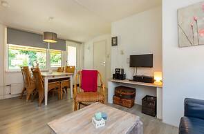 Cozy Holiday Home 3 Minutes From the Beach!