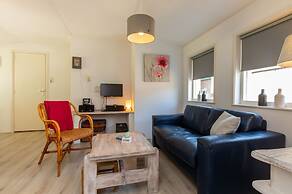 Cozy Holiday Home 3 Minutes From the Beach!