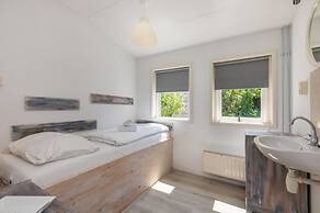 Cozy Holiday Home 3 Minutes From the Beach!