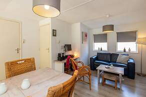 Cozy Holiday Home 3 Minutes From the Beach!