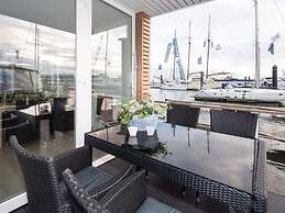 Houseboat Possibility 7