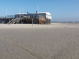 Holiday Apartment Beach View