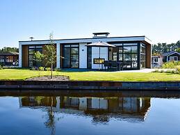Modern Holiday Home Near the Loosdrechtse Plassen