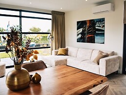 Modern Holiday Home Near the Loosdrechtse Plassen
