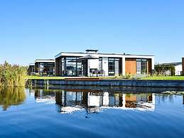 Modern Holiday Home Near the Loosdrechtse Plassen