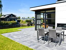 Modern Holiday Home Near the Loosdrechtse Plassen