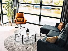 Modern Holiday Home Near the Loosdrechtse Plassen