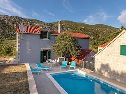 Adorable Villa With Private Pool and Terrace