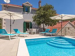 Adorable Villa With Private Pool and Terrace