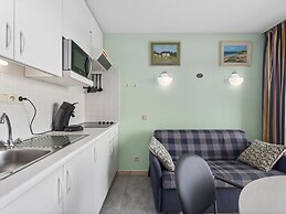 Spacious Studio Near Seafront