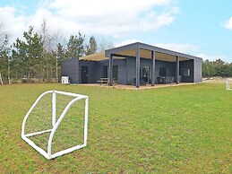 9 Person Holiday Home in Vaeggerlose