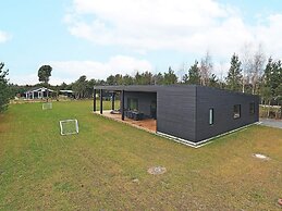 9 Person Holiday Home in Vaeggerlose