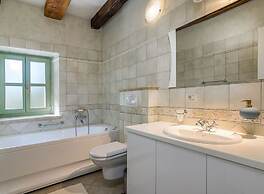 Villa Zvonar Comfortable Holiday Residence