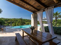 Villa Zvonar Comfortable Holiday Residence