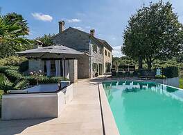 Villa Zvonar Comfortable Holiday Residence
