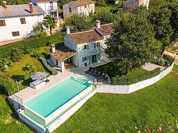 Villa Zvonar Comfortable Holiday Residence