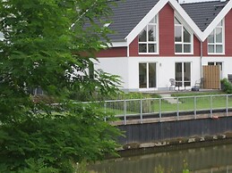 Cosy Apartment by the Lake