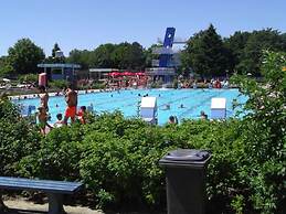 Cosy Apartment by the Lake