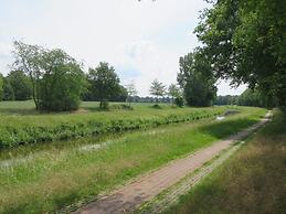 Cosy Apartment by the Lake