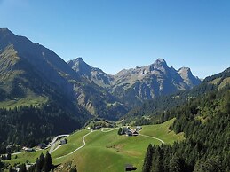 top Apartment on the Arlberg With Sauna