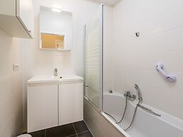 Spacious Apartment With Terrace