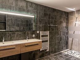 Stay in a Luxurious Apartment Suitable for up to 8 People With Sauna i