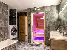 Stay in a Luxurious Apartment Suitable for up to 8 People With Sauna i