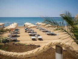 Apartment With Garden or Terrace Near sea