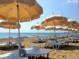 Apartment With Garden or Terrace Near sea