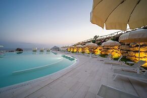 Apartment With Garden or Terrace Near sea