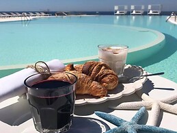 Apartment With Garden or Terrace Near sea