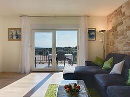 Apartment With Balcony and sea View