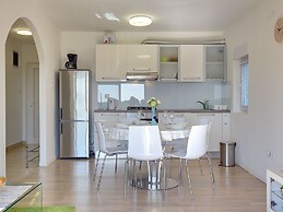 Apartment With Balcony and sea View