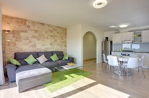 Apartment With Balcony and sea View