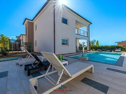 Gusto Comfortable Holiday Residence